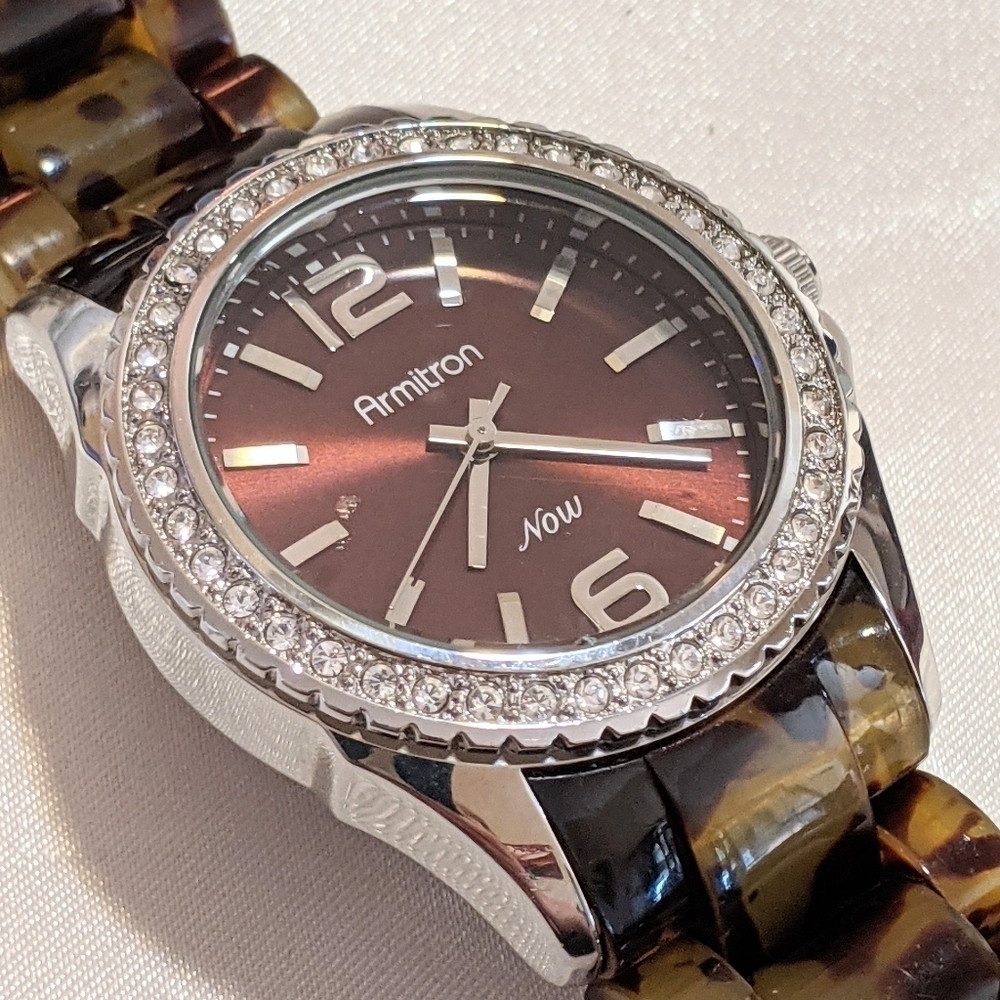 Armitron Now Women's Quartz Watch Crystal Bezel New Battery 75/3935SV WR 100ft - Picture 2 of 9